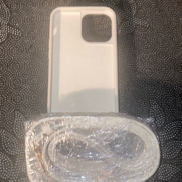 NWOT fashion iPhone case with adjustable crossbody strap. Cream with gold zipper - Picture 2 of 5